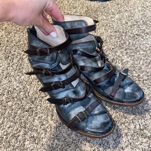 Free Bird Quinn sandals gray